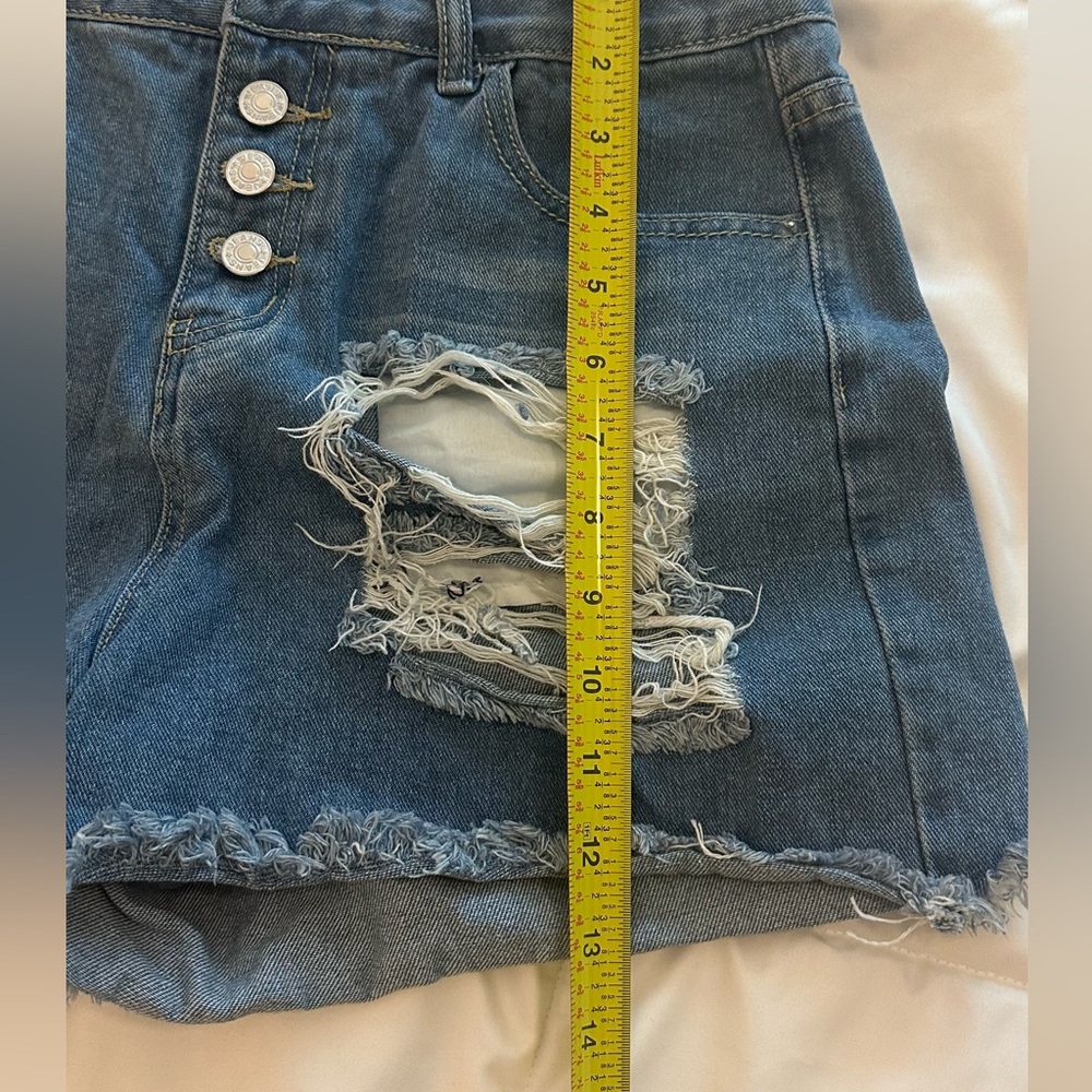 USA 🇺🇸 Distressed Jean Shorts with Frayed Hem- NWOT - Picture 5 of 5